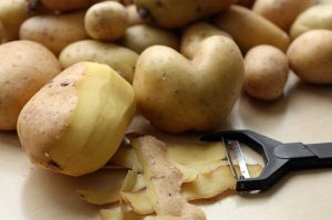 Read more about the article Potato Peel Health Benefits in Kannada | ಆಲೂಗಡ್ಡೆ ಸಿಪ್ಪೆಯ ಆರೋಗ್ಯ ಲಾಭಗಳು